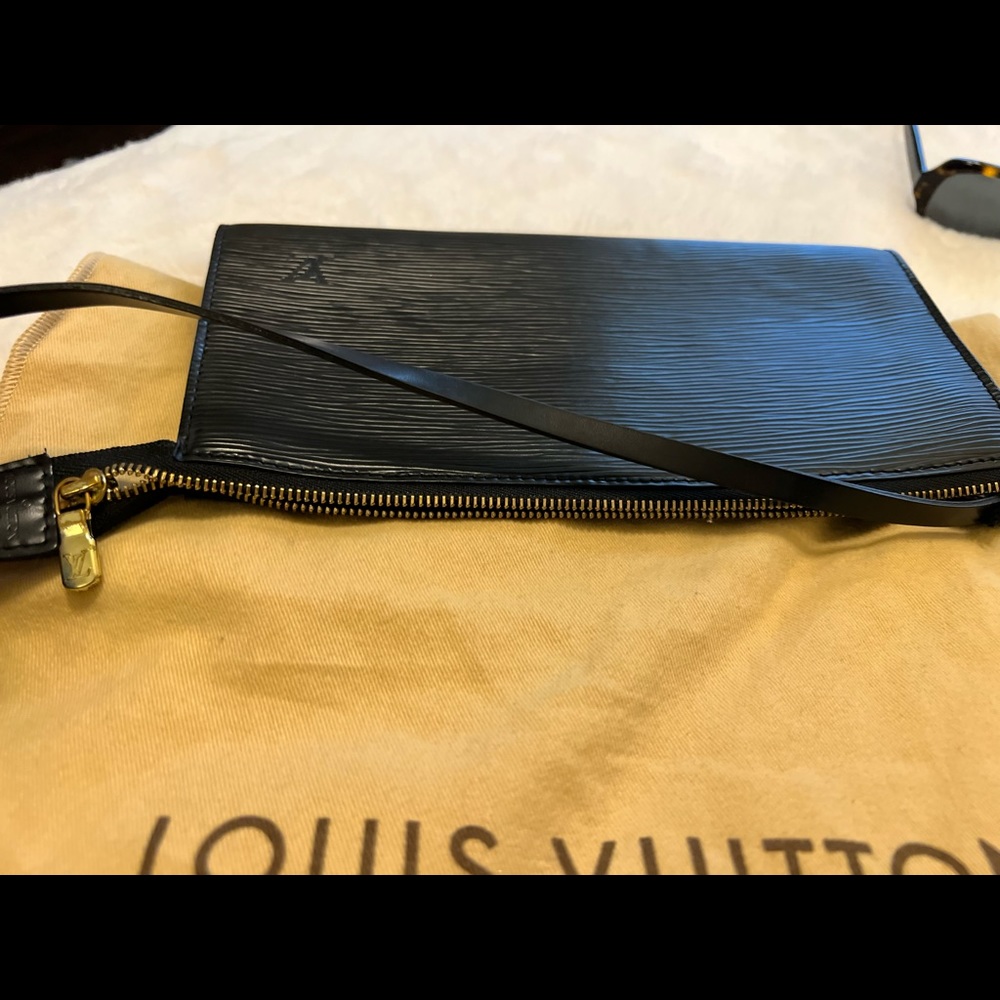 Louis Vuitton Epi Pochette - Picture 6 of 13